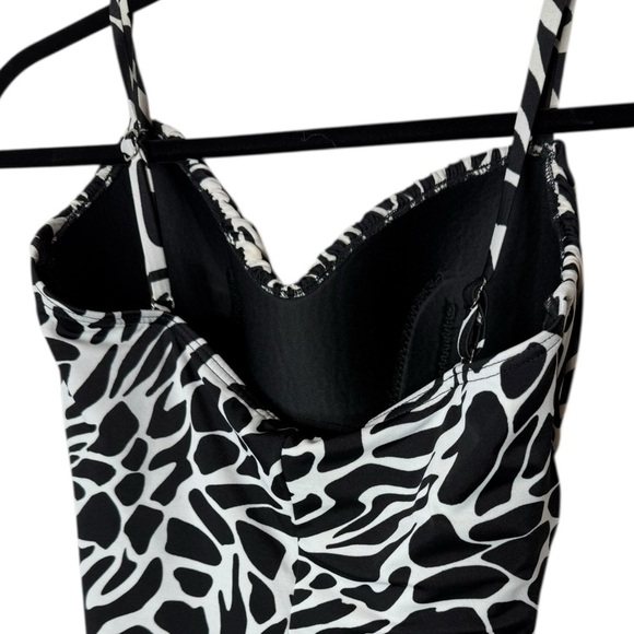 Miraclesuit Black and White Sleeveless Ruched Bodysuit size 14 - Picture 4 of 9